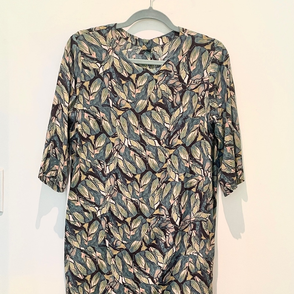 100% silk dress. Women dress. Fashion dress.